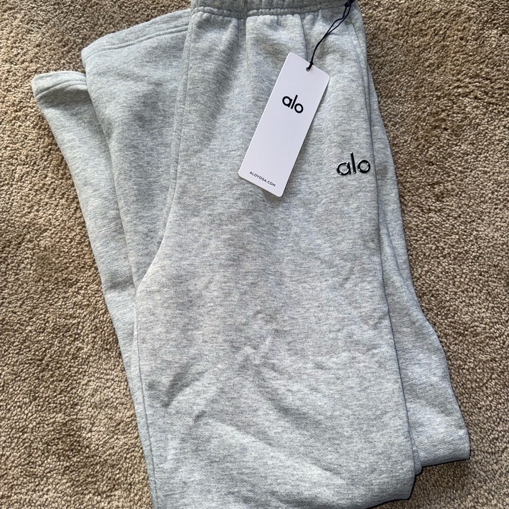 Alo Yoga Women’s Accolade Straight Leg Sweatpants